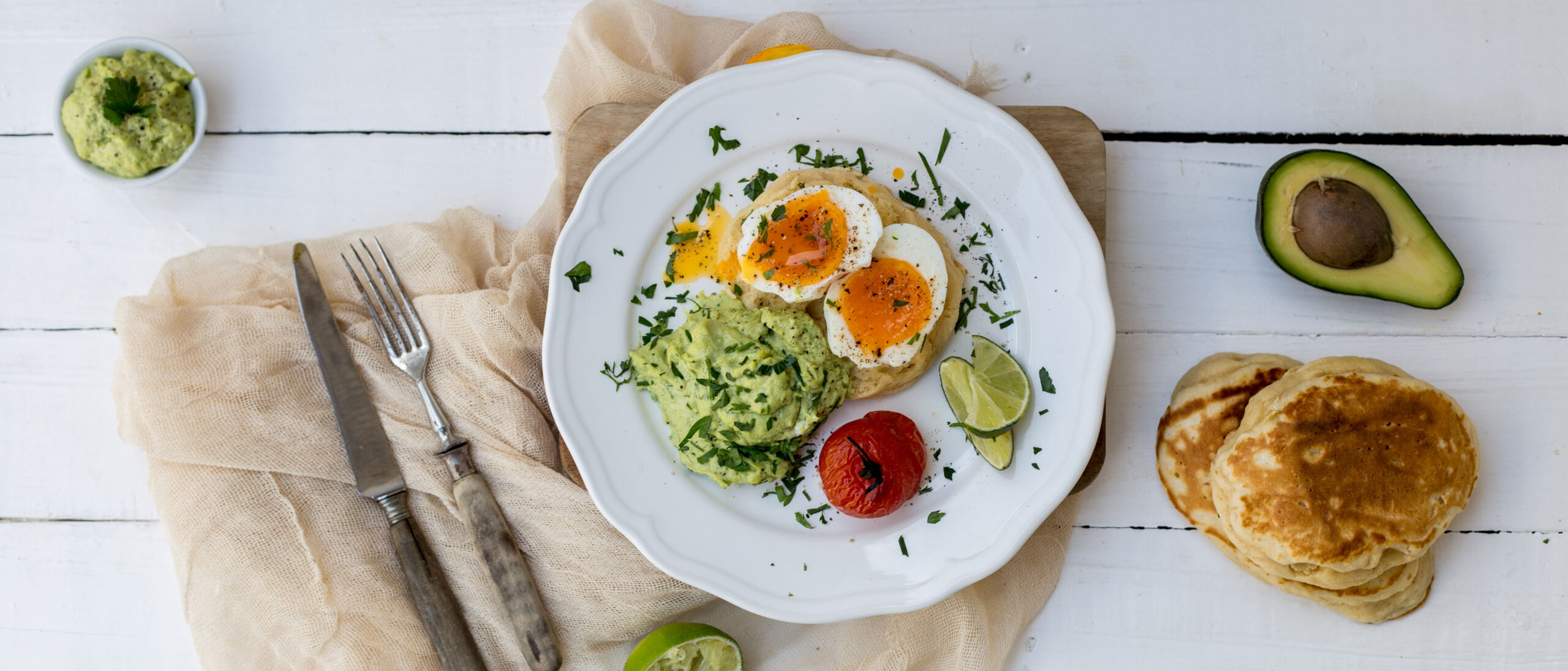 Eggs Benedict με κρέμα αβοκάντο