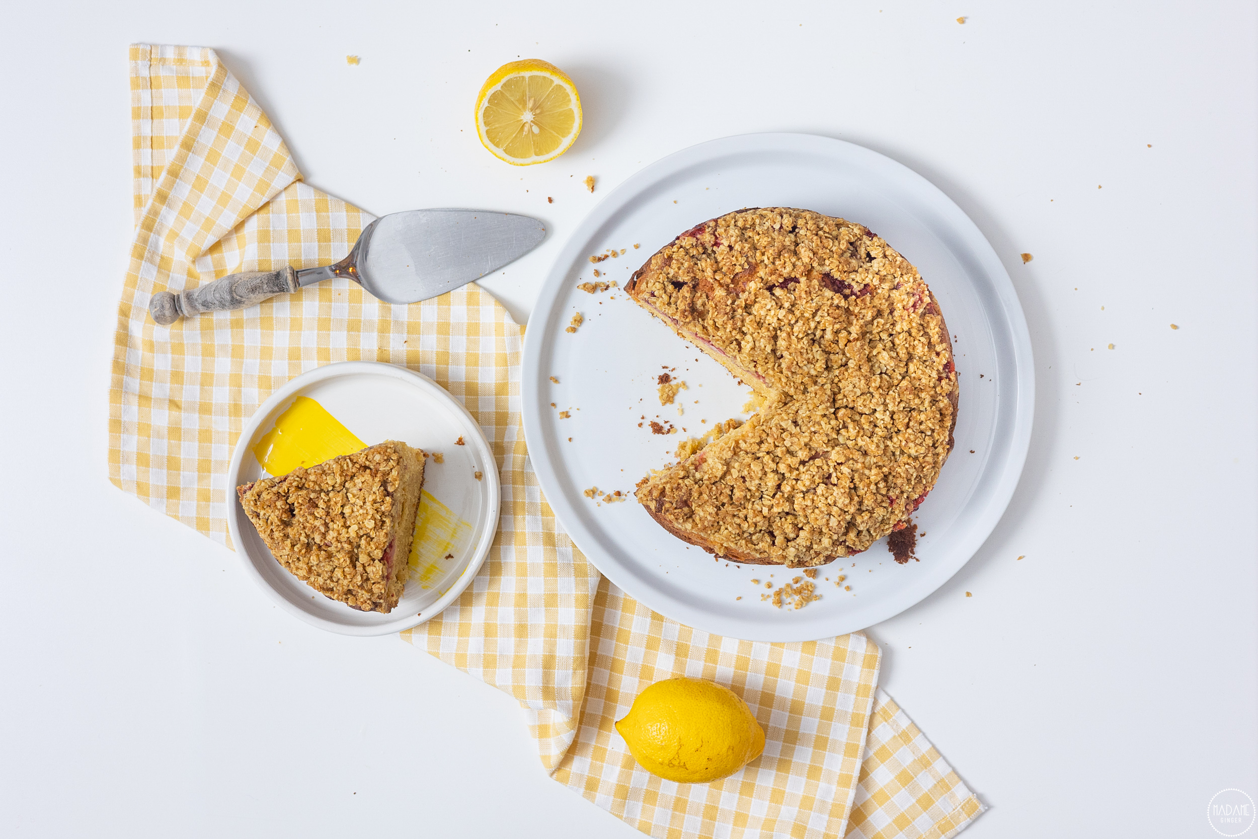 Kέικ λεμονιού με φράουλες & crumble