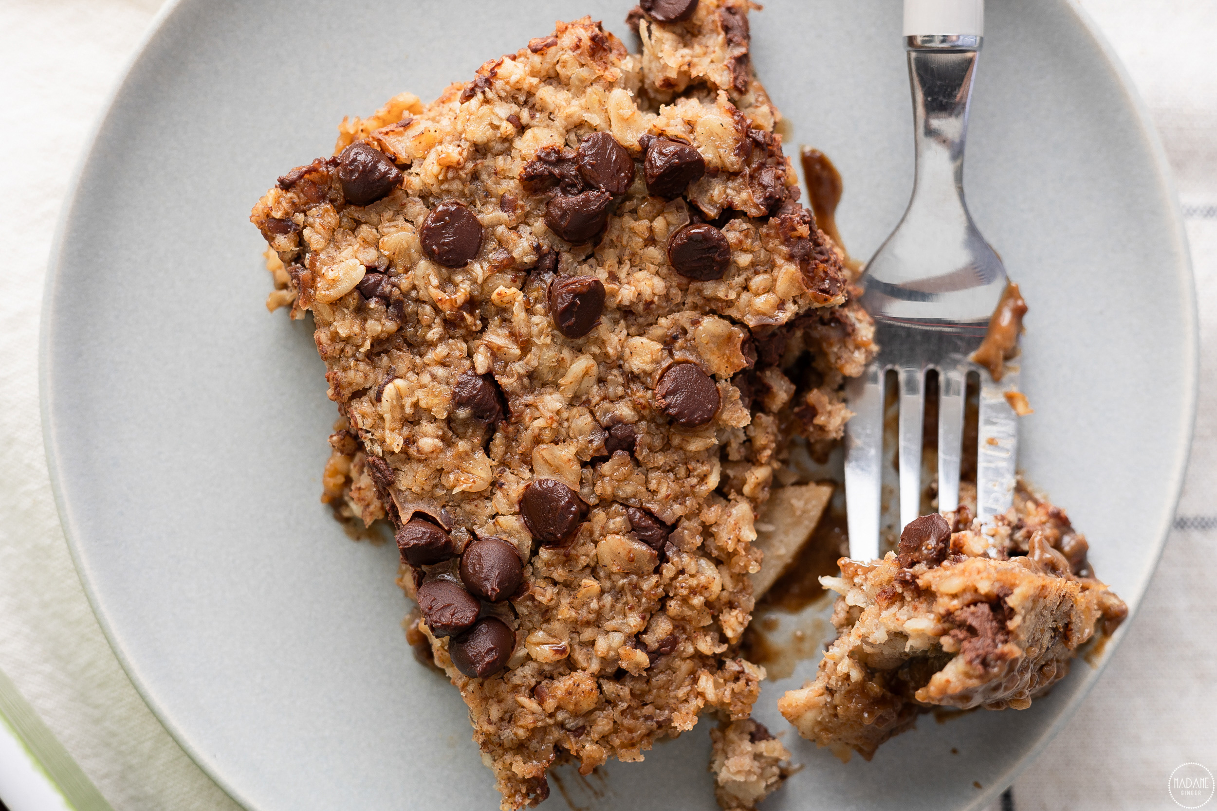 Baked oatmeal με αχλάδι, σοκολάτα & μπαχαρικά 