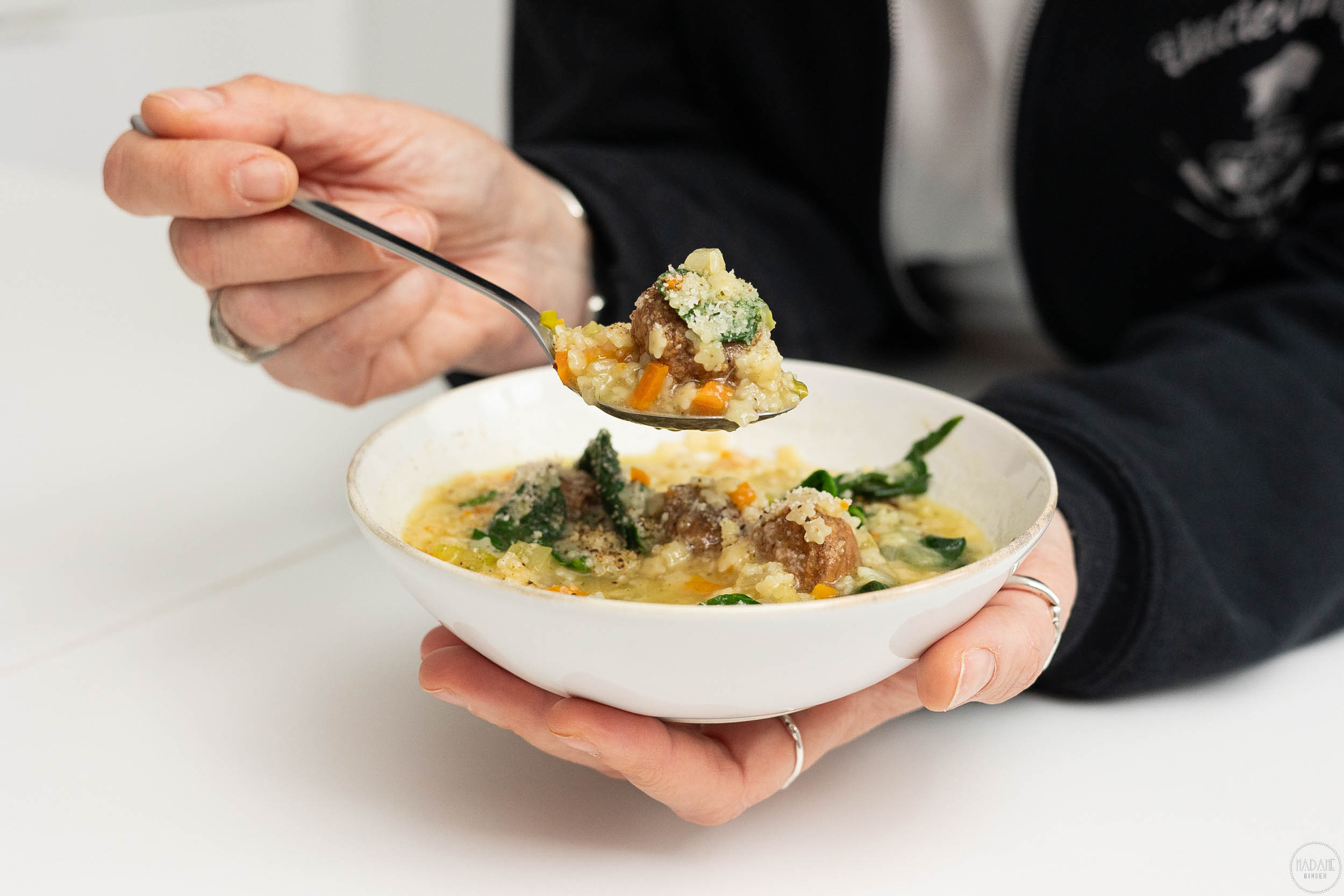 Italian wedding soup με plant-based κεφτεδάκια
